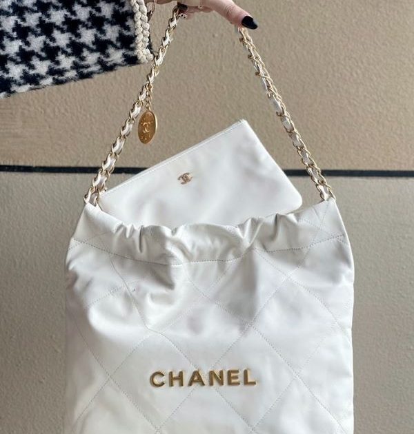 Túi Chanel 22 có gì đặc biệt mà được mỹ nhân Việt săn đón?